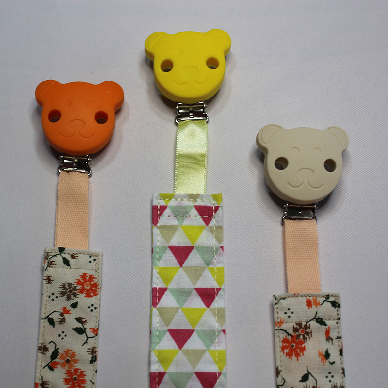 Accroche tétine grise 